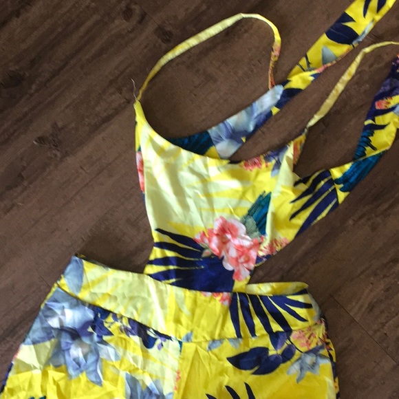 Floral Romper - Picture 2 of 8